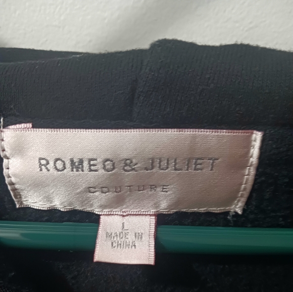 Romeo and Juliet Couture. Zip-up Hoodie. Sz L. Embroidered Patches. BLACK. Rare. - Picture 5 of 7